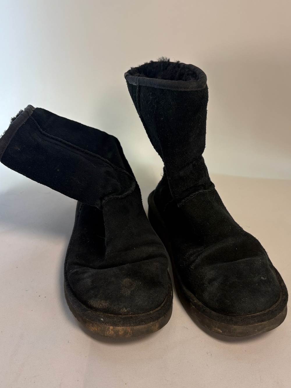 Koolaburra Black Fuzzy‎ Lined Footwear - Plush Interior